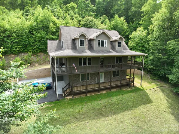 837 Bearwallow Mountain Rd, Hendersonville, NC 28792