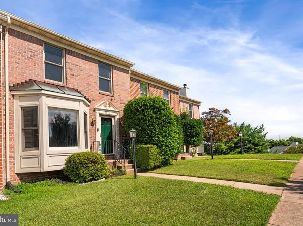 2740 Winston Ct, Woodbridge, VA 22191