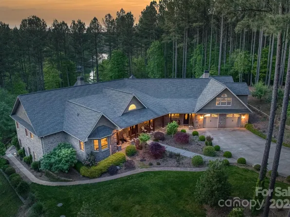 2937 E Paradise Harbor Dr, Connelly Springs, NC 28612