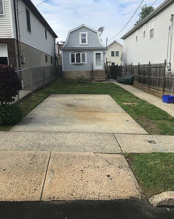 2nd image of 340 Jeffries St