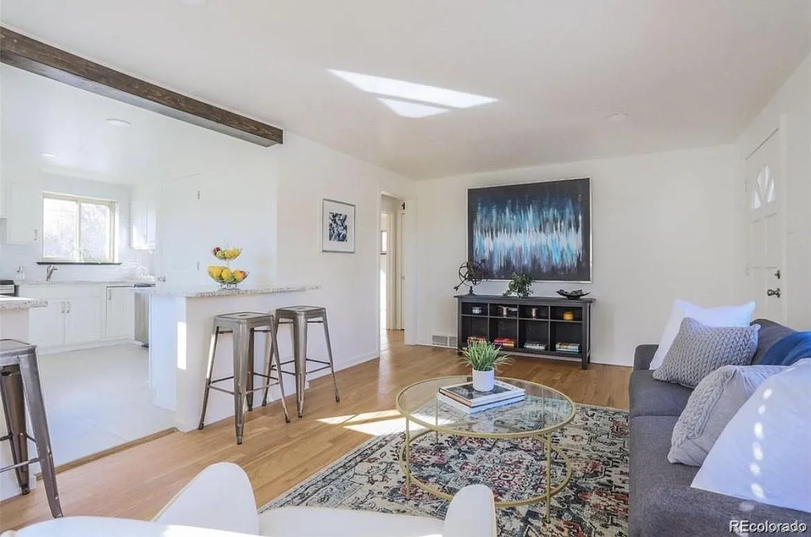 2 bed, 1.0 bath, 814 sqft, $2,400 — Photo 1