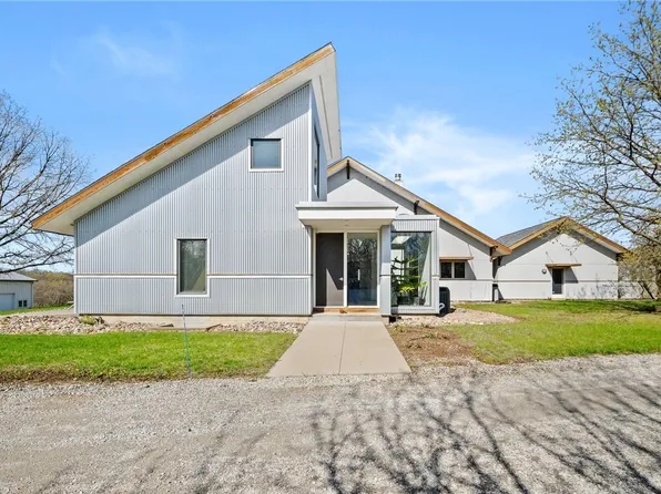 21675 Pony Farm Rd, Leon, IA 50144