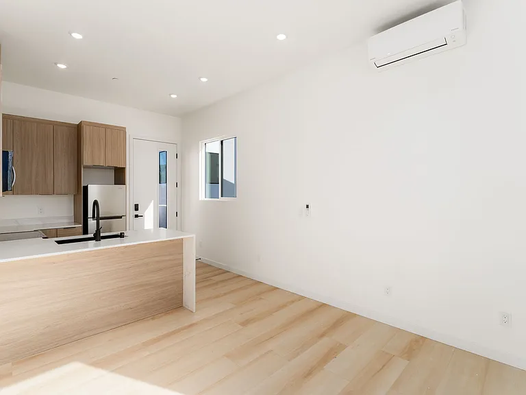 4603-4611 Almayo Ave — Photo 14