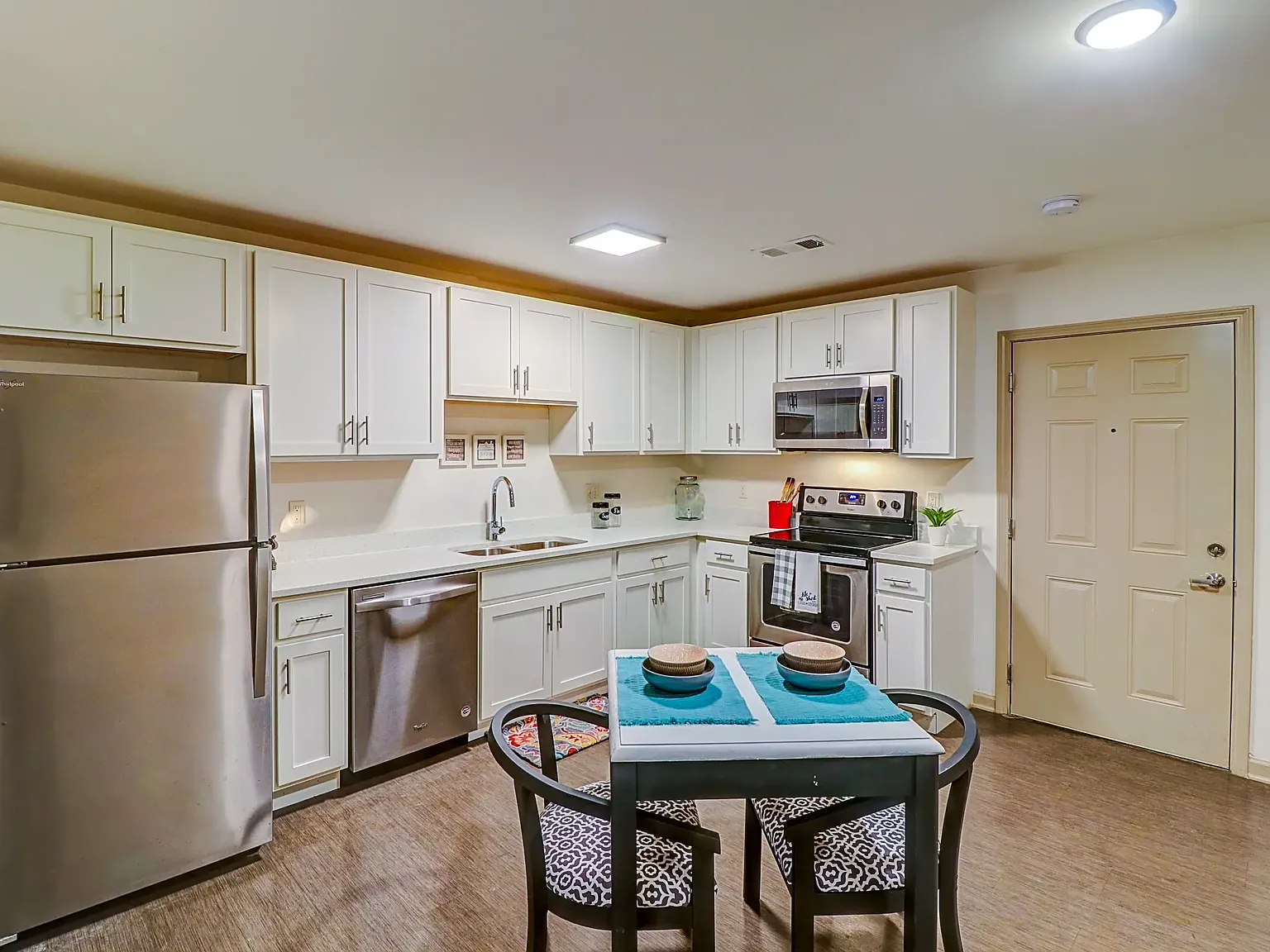 College Pointe Apartments — Photo 4
