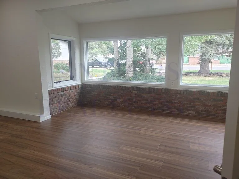 2537 Newton Ave — Photo 7