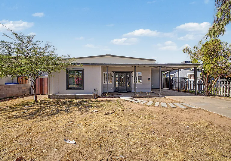 2045 E Orange St — Photo 2