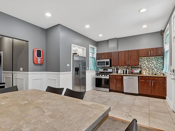 3rd image of 7027 S Harper Ave
