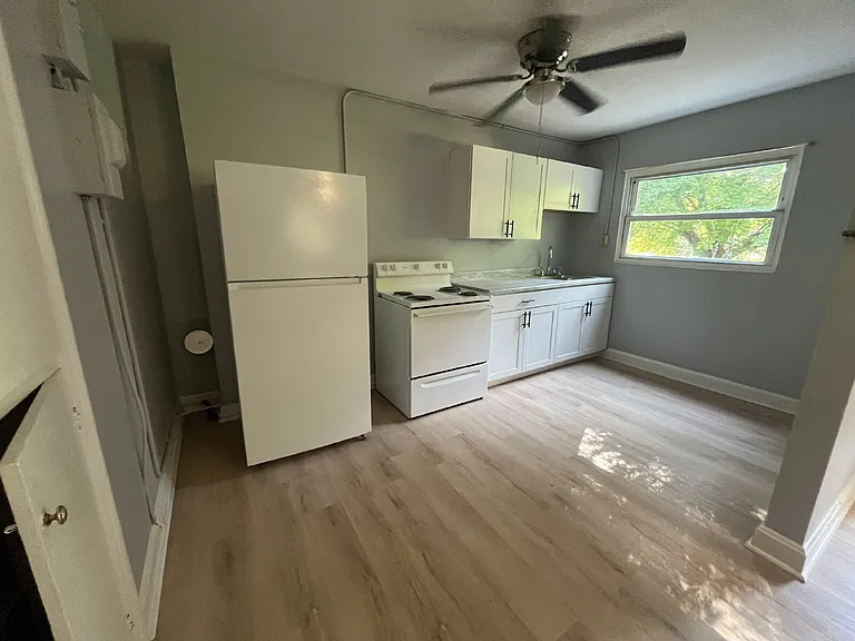 113 Spring St #4 — Photo 1