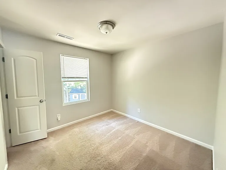 408 Polly Dr — Photo 9