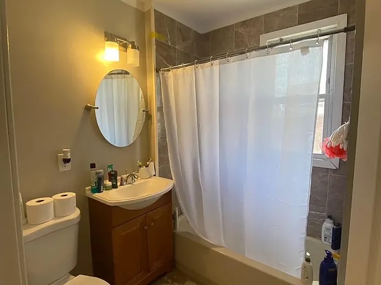 221 Park Rd #2W — Photo 6