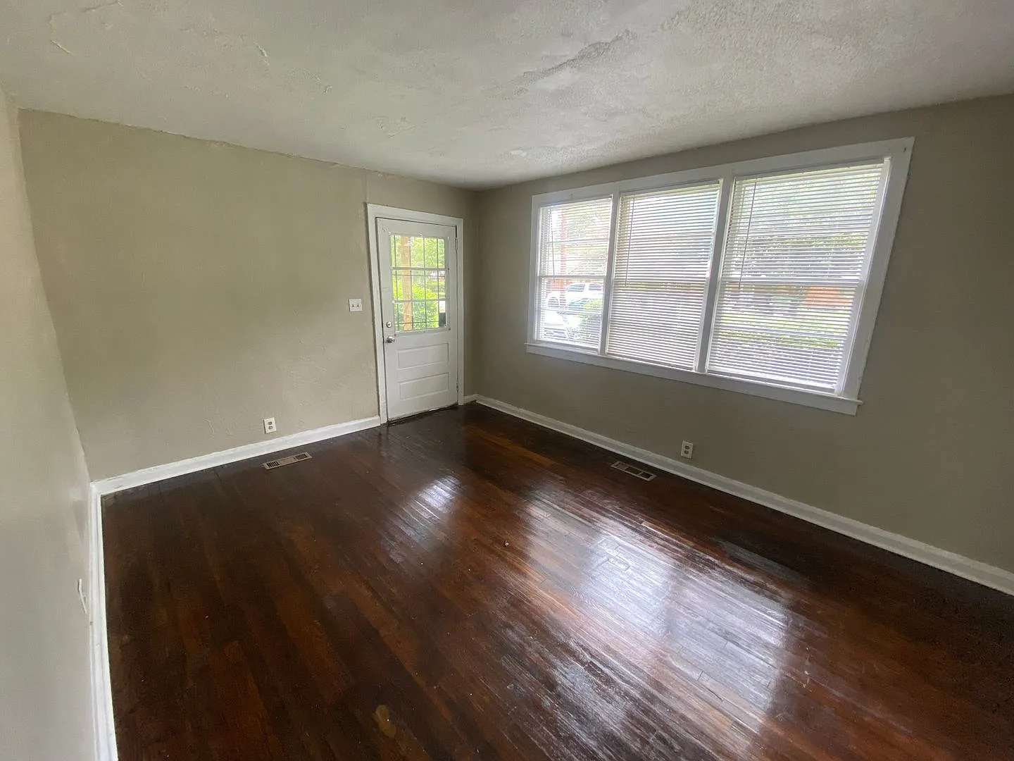 **2 Bedroom / 1 Bathroom Home for Rent in Columbus, GA — Photo 4