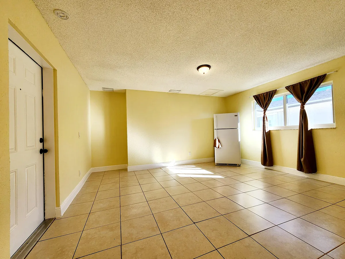 Building Photo - 4471 SW 54th Ct #1A-2B