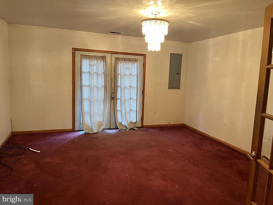 1st image of 3255 Naomi Pl