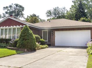 26 Scotdale Rd, La Grange Park, IL 60526