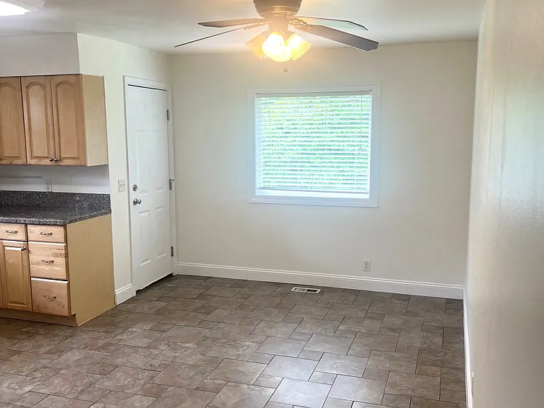 516 NW Forest St — Photo 7