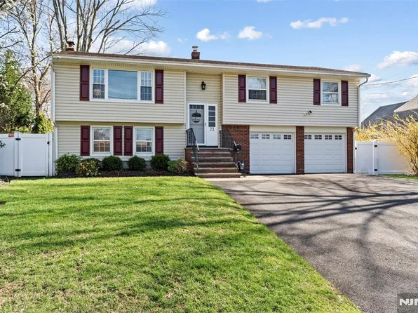 21 New St, Hillsdale, NJ 07642