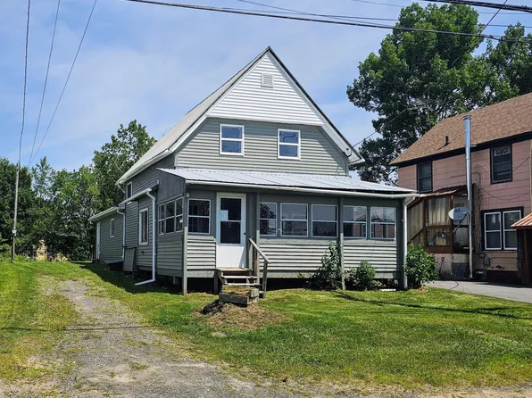 37 Waller St, Piercefield, NY 12973