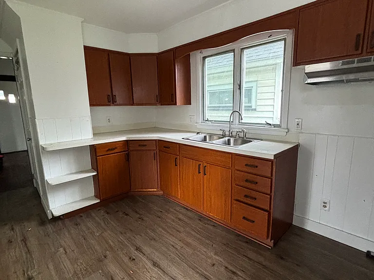 245 Sawyer St — Photo 2