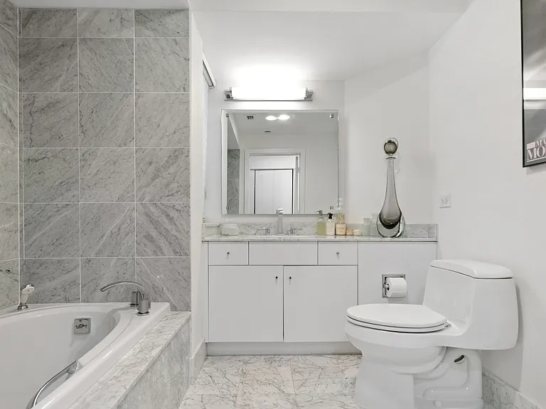 300 SE 5th Ave #6050 — Photo 17