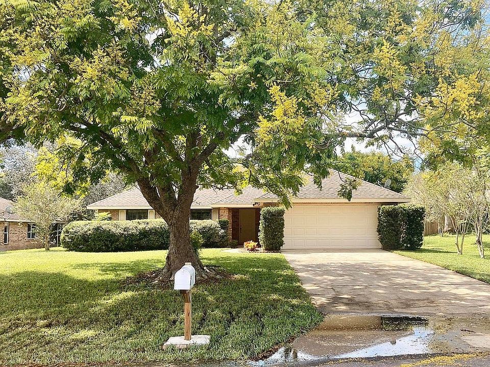 1st image of 6 Pine Glen Dr