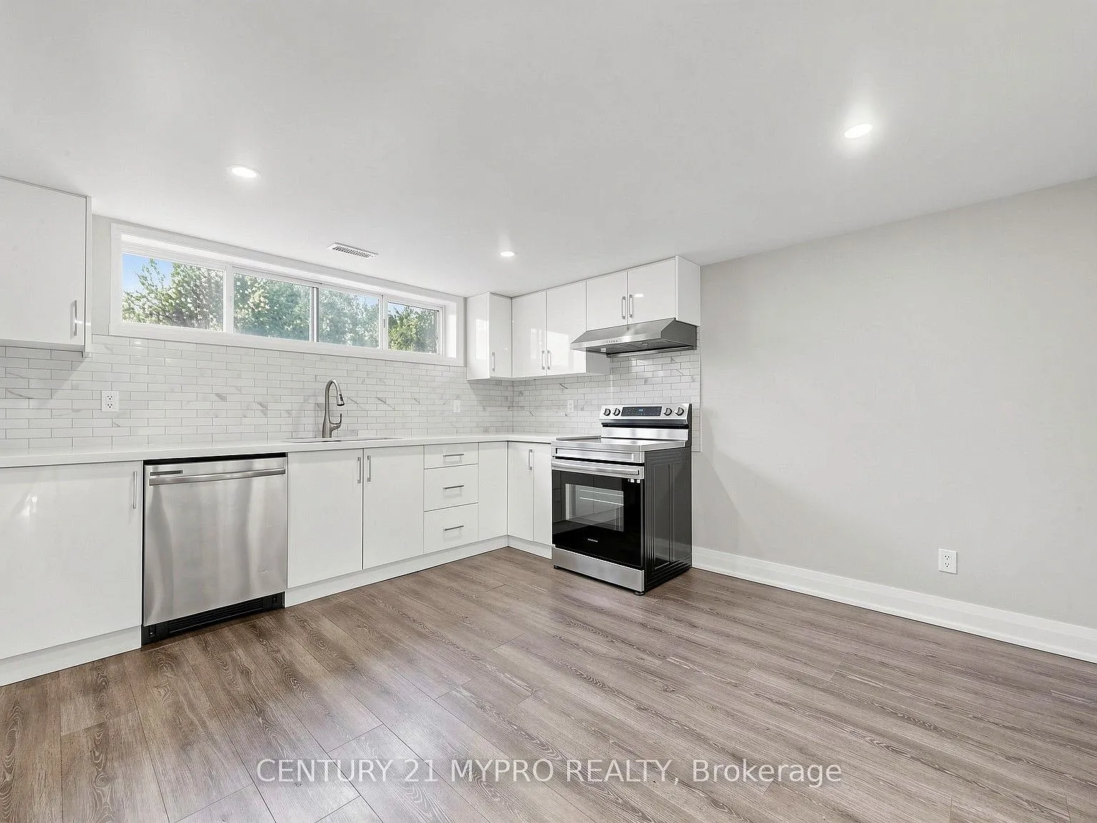 3 bed, $2,100 — Photo 2