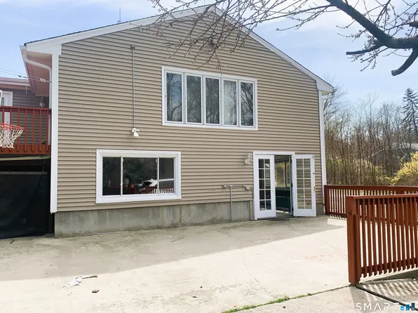 15 Coral Dr, Shelton, CT 06484