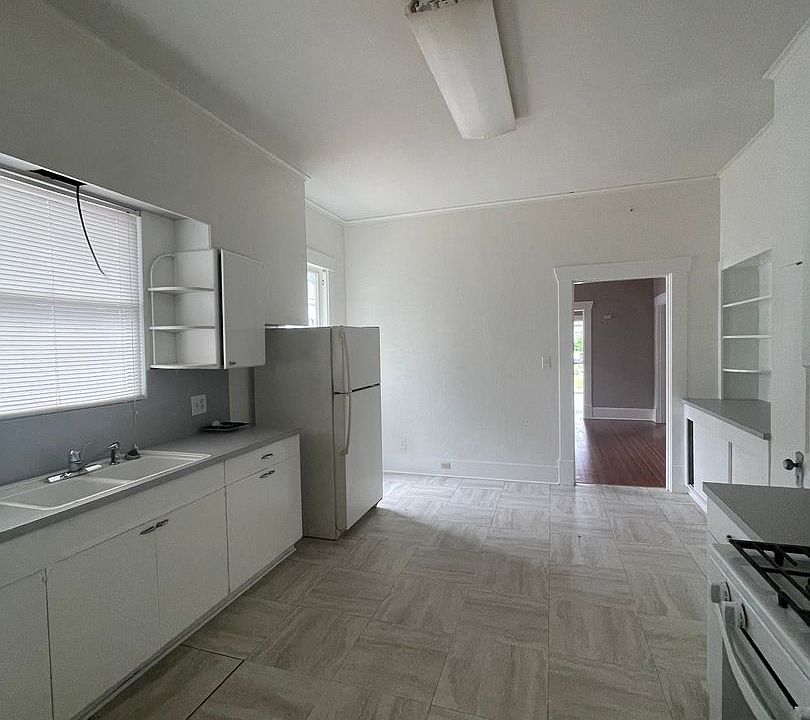 1st image of 715 Merrick St