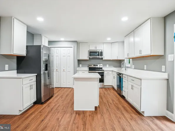 5311 Cove View Dr, Saint Leonard, MD 20685