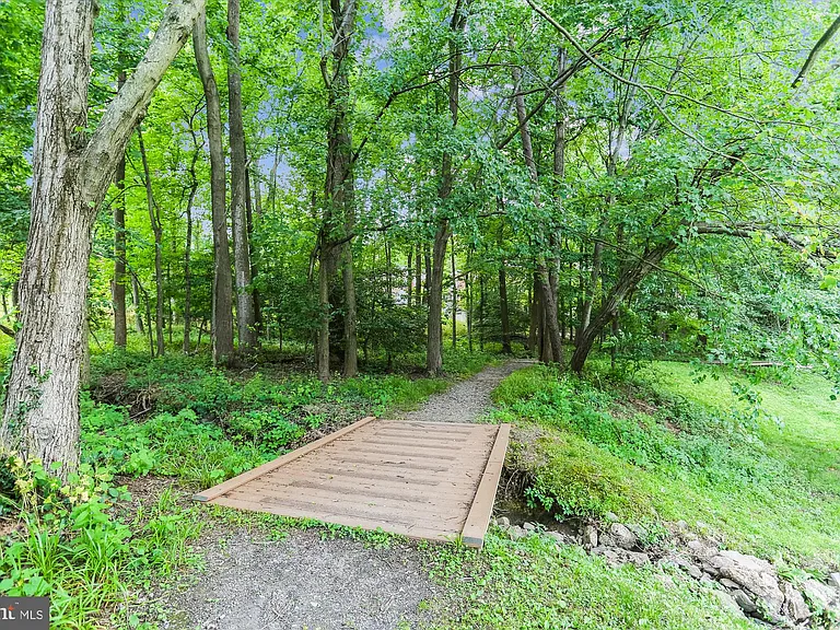 7561 Heatherton Ln — Photo 43