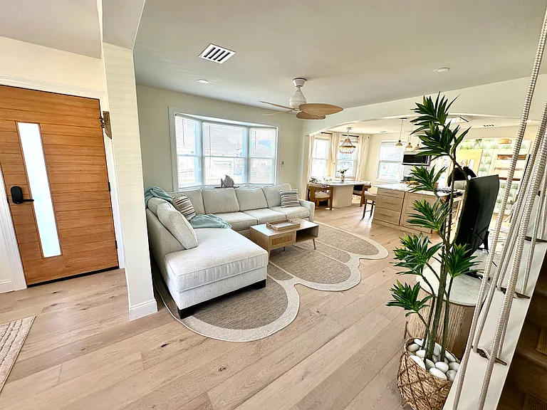 400 N Oxford Ave — Photo 62