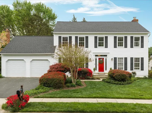 105 Copper Ct, Sterling, VA 20165