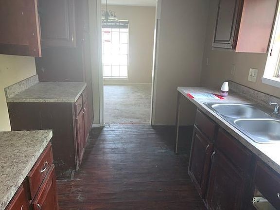 5th image of 715 Crestwood Ln