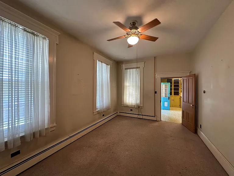 102 N River St — Photo 3