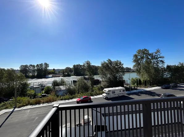 629 S Dyke Rd #6, New Westminster, BC V3M 5A2