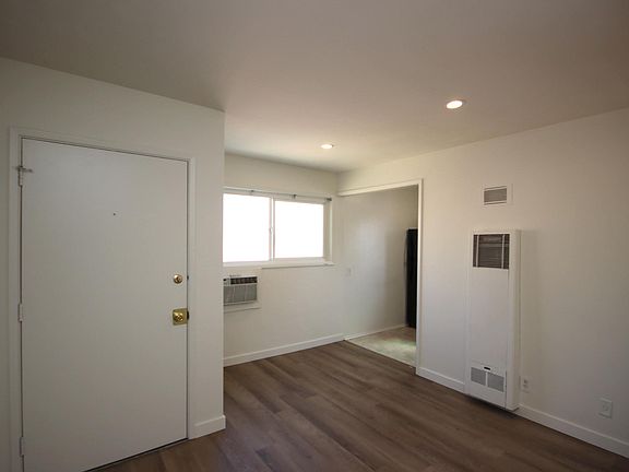 3rd image of 9416 Las Tunas Dr #C