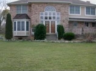 2878 Oak Meadows Dr, Howell, MI 48843