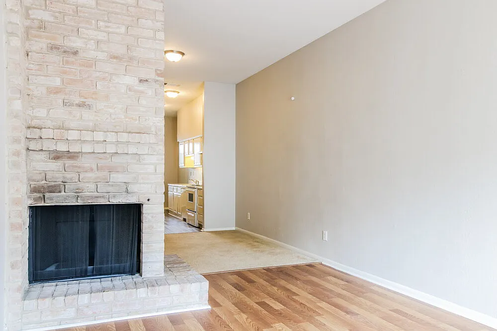 2 bed, 1.5 bath, 1125 sqft, $1,370 — Photo 3