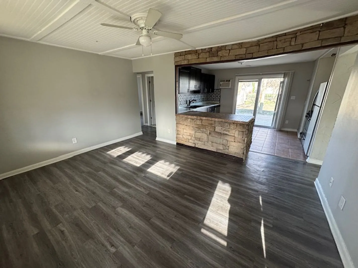 Spacious Roseville Three Bedroom home — Photo 2