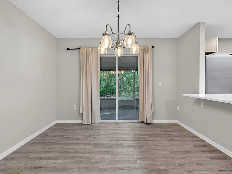 11816 Lake Bend Cir — Photo 9