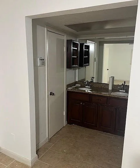 8606 Carriage Creek Dr — Photo 13