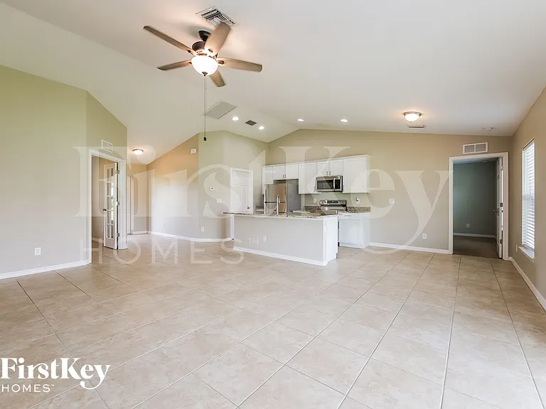 2212 NW 9th St — Photo 5