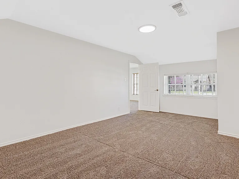 814 Coit St — Photo 7