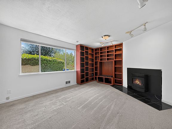 5th image of 5025 S 167th St