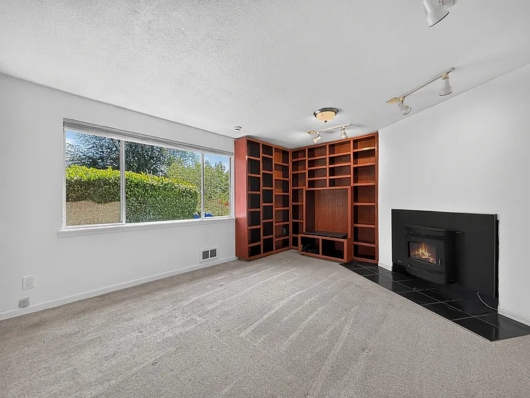 5025 S 167th St — Photo 5