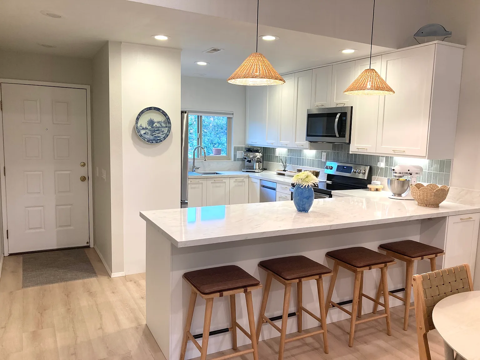 2 bed, 1000 sqft, $3,795 — Photo 1