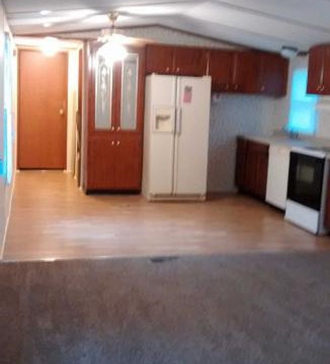 2nd image of 2304 Schaer St