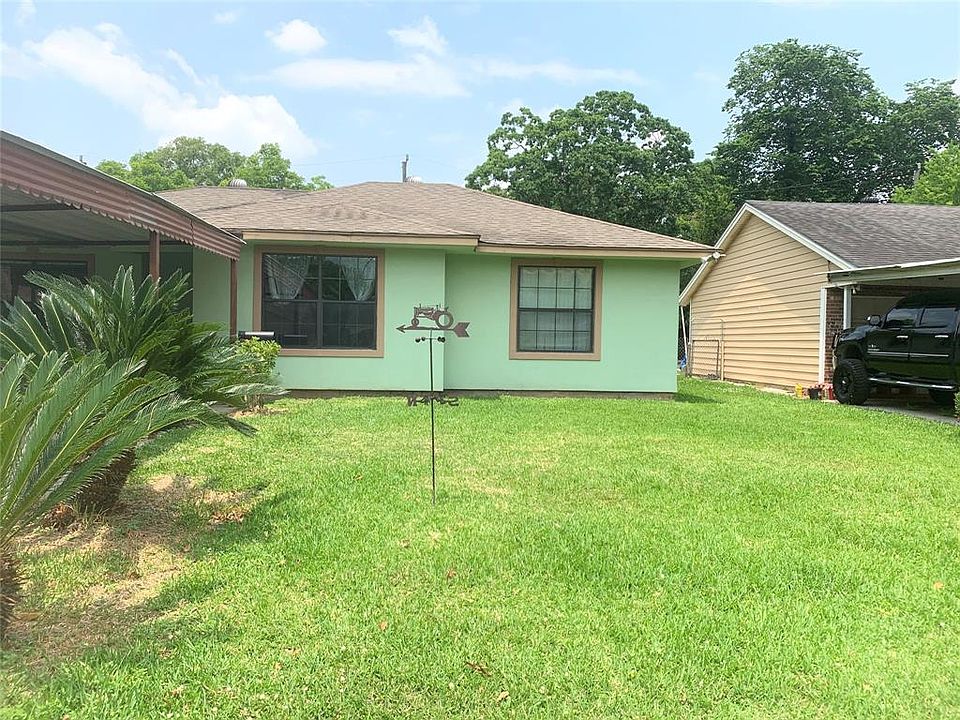 1st image of 2413 Huntington Dr