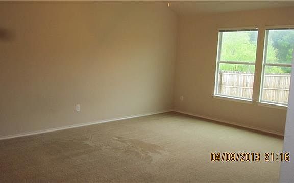 3rd image of 1421 Oak Hollow Ln