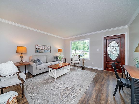 3rd image of 10715 Leelah Ct