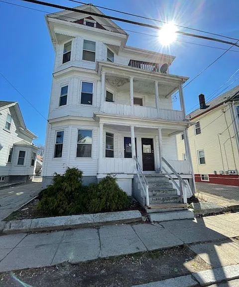 82 Clarence St #3 — Photo 20